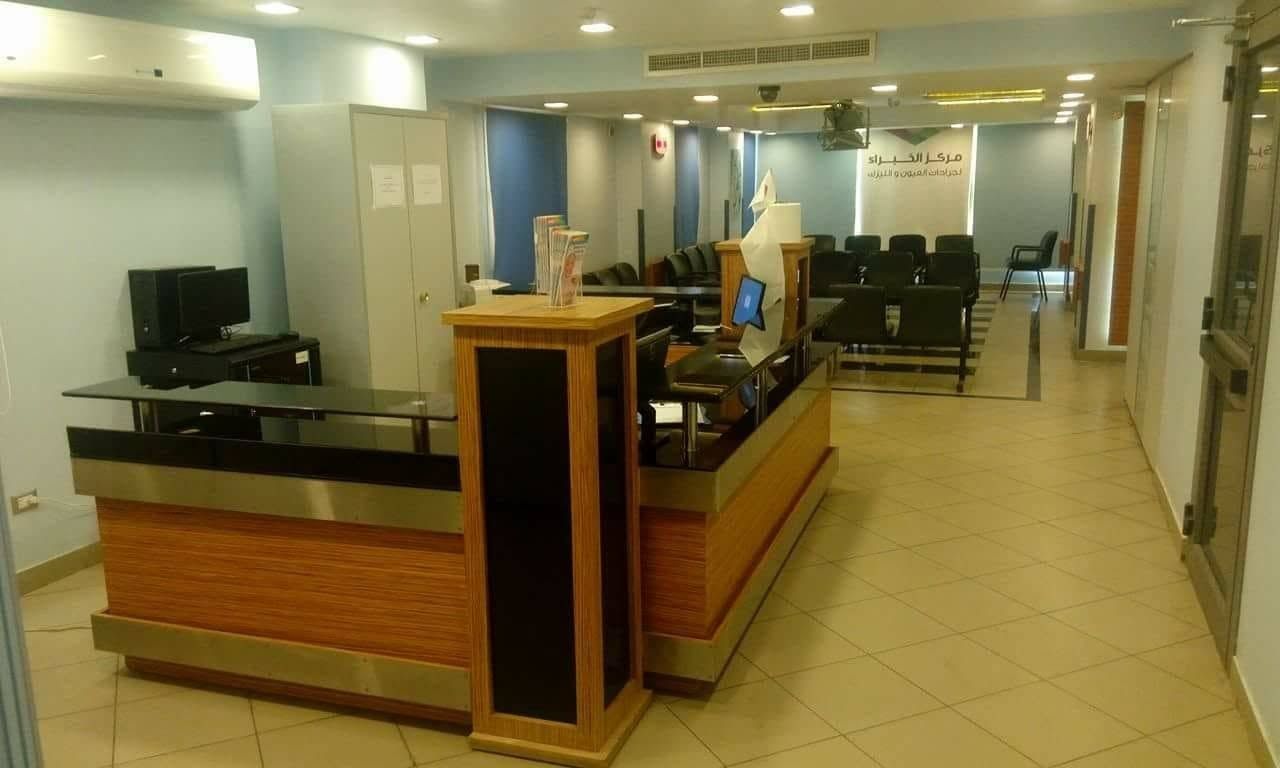 الاستقبال وصالة الانتظار داخل المركز